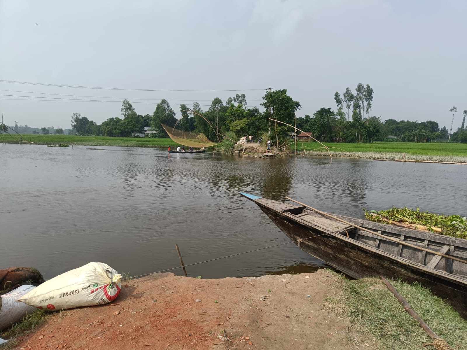ভেঙে যাওয়া এক সাঁকোই ২৫ হাজার মানুষের দূরত্ব বাড়ালো ৩০ কিলোমিটার