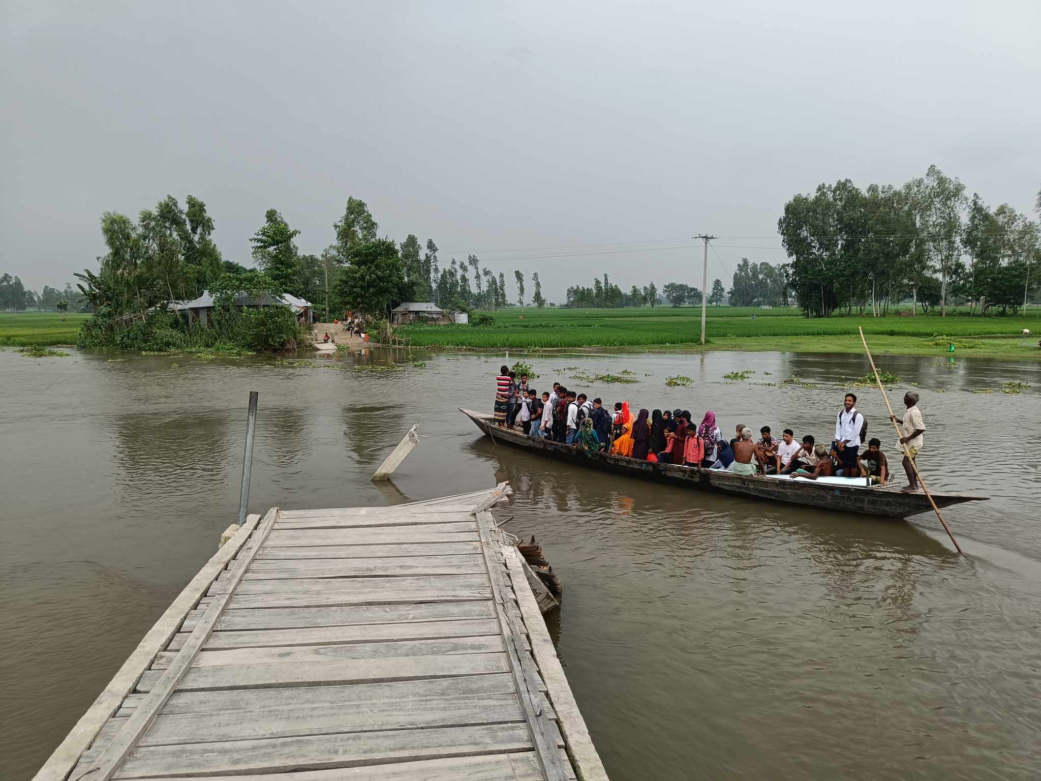 ভেঙেই গেল সুন্দরগঞ্জের সেই ভাইরাল সেতু