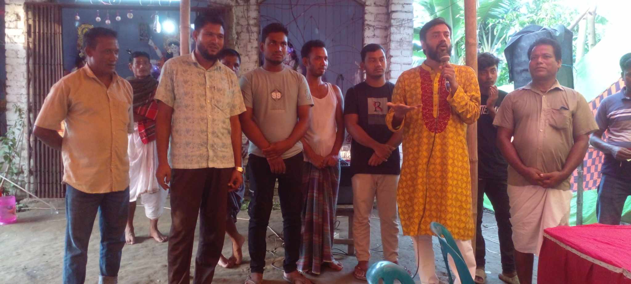 জলঢাকা উপজেলার বিভিন্ন দুর্গাপূজা পরিদর্শন করেন কমেট চৌধুরী