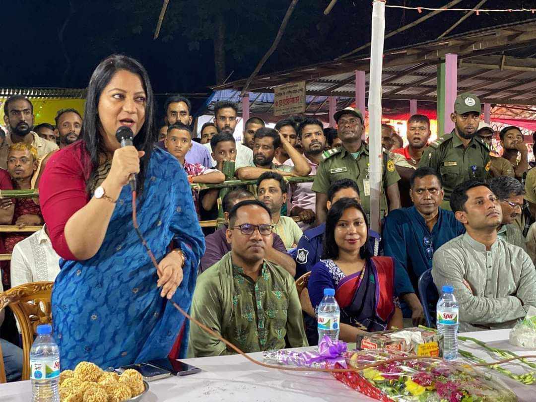 মধুপুরে পূজা মন্ডপ পরিদর্শন করলেন জেলা প্রশাসক