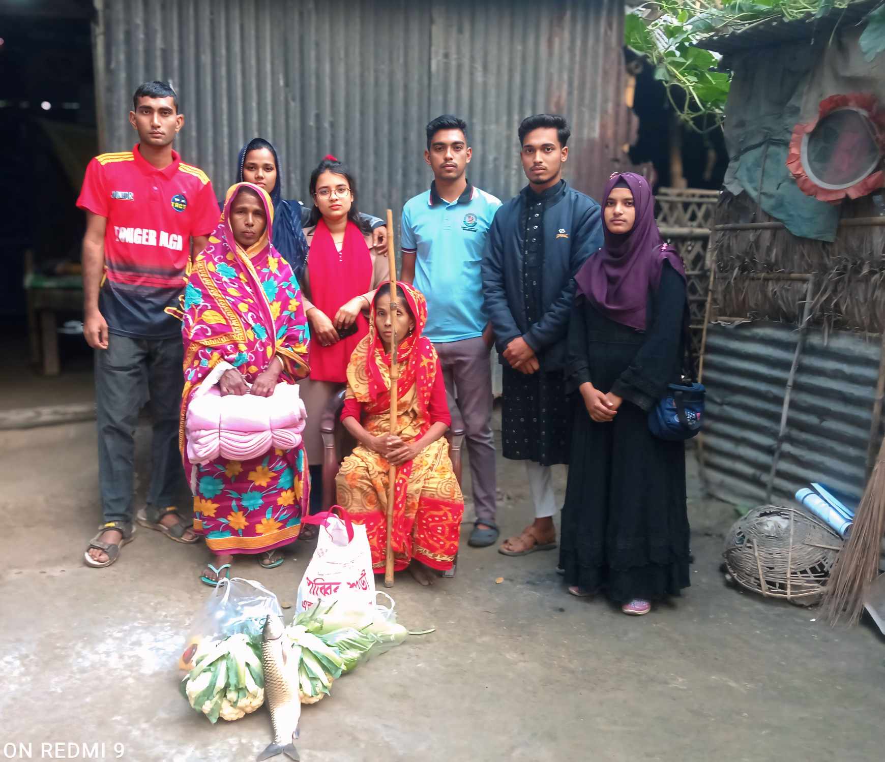 অসহায় খফছের ও তার স্ত্রী শিল্পির বেগমের পাশে দাঁড়ালেন রক্ত সৈনিক টিম