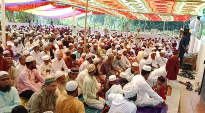 বড়িয়া-নন্দপাড়া ঈদগাহে পবিত্র ঈদুল ফিতরে’র জামাত অনুষ্ঠিত