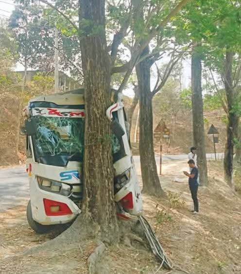 লামায় পর্যটকবাহী বাস দূর্ঘটনায় নারী ও শিশুসহ আহত ২৫