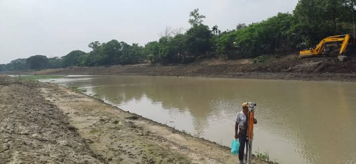 ময়মনসিংহ পাউবোর তত্ত্বাবধানে নান্দাইলের কাঁচামাটিয়া নদীর পুনঃখনন প্রকল্পের কাজ এগিয়ে চলছে