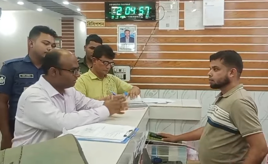 বাকেরগঞ্জে চিকিৎসক, নার্স ছাড়াই চলছিল ক্লিনিক, অভিযানে তিন প্রতিষ্ঠানকে ২ লাখ টাকা জরিমানা