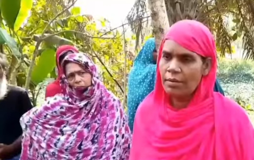 বাকেরগঞ্জে অন্যের জমি দখল করে রাস্তা নির্মাণের অভিযোগ গণপূর্ত কর্মকর্তার বিরুদ্ধে