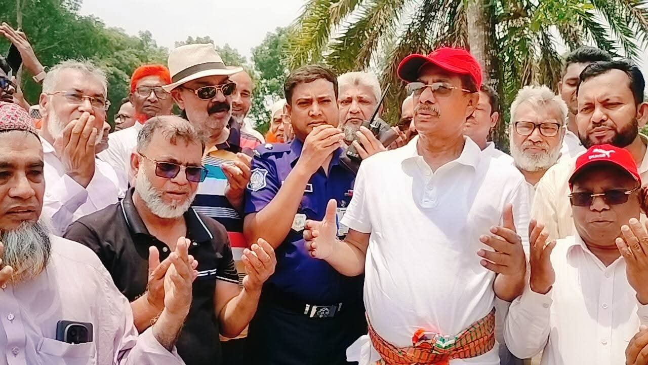 বাকেরগঞ্জে খাল পুনঃখনের উদ্বোধন করলেন সংসদ সদস্য আবুল হোসেন খান