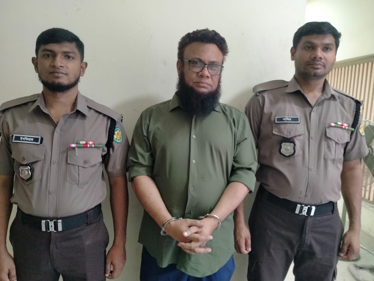 গুলশানে ১২ বছরের কিশোরকে যৌন নির্যাতন, অধ্যাপক গ্রেপ্তার