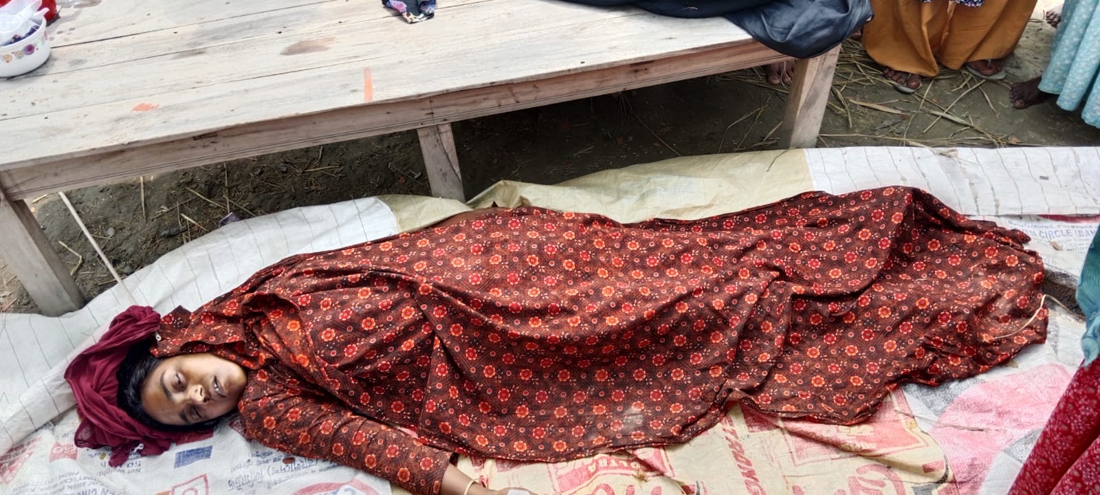 রাণীনগরে ভটভটি উল্টে নারী শ্রমিক নিহত, আহত ৫