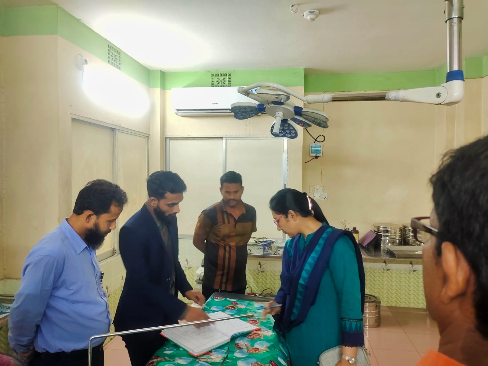 বীরগঞ্জে ৩টি ক্লিনিক ও ডায়াগনস্টিক সেন্টার কে জরিমানা