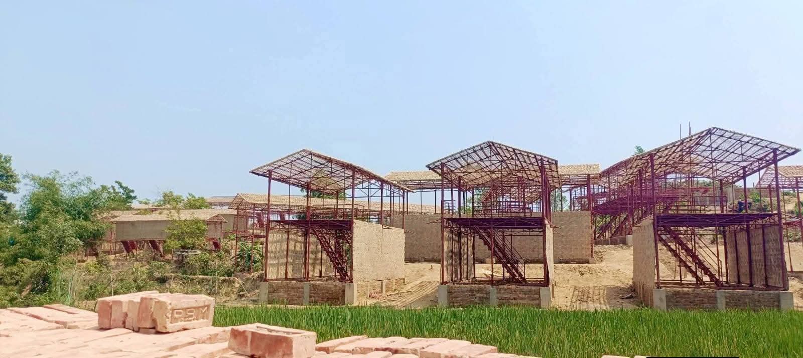 পাহাড় কেটে শেল্টার নির্মাণে পরিবেশ হুমকির মুখে, বাড়ছে স্থায়ী বসতির আশঙ্কা