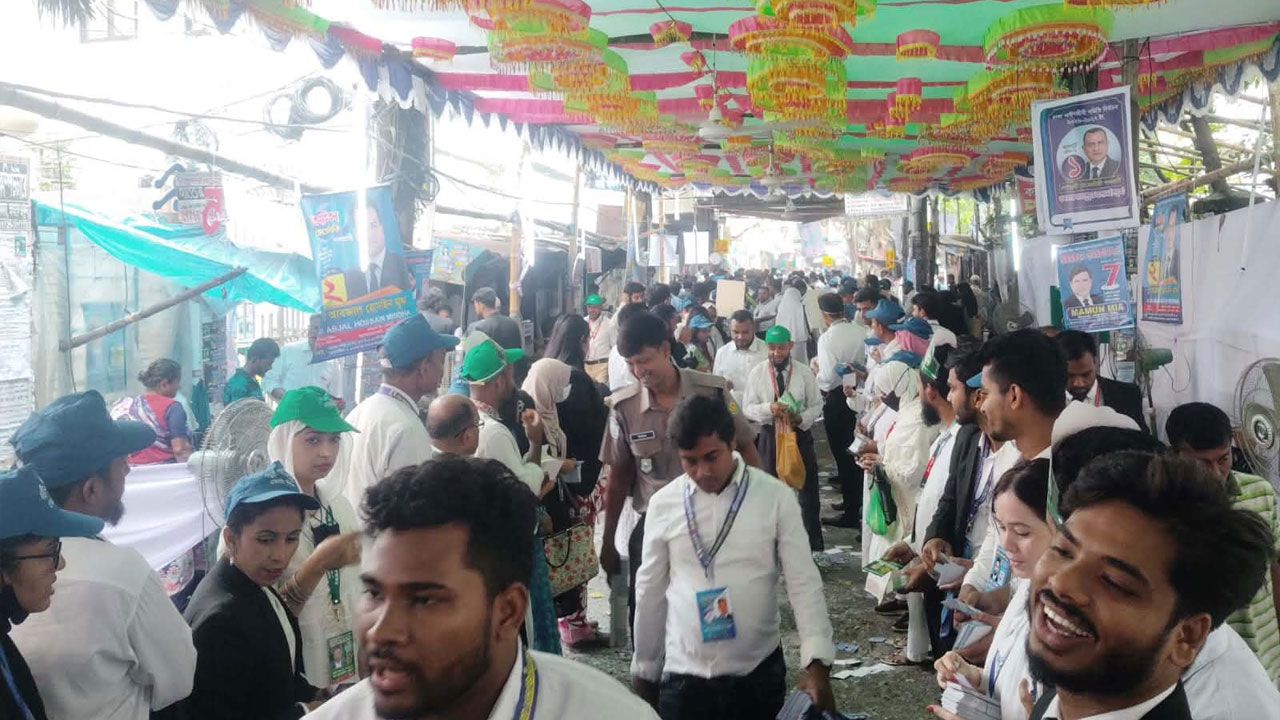 ঢাকা বার নির্বাচন : ৬৬ শতাংশ আইনজীবীই দেননি ভোট