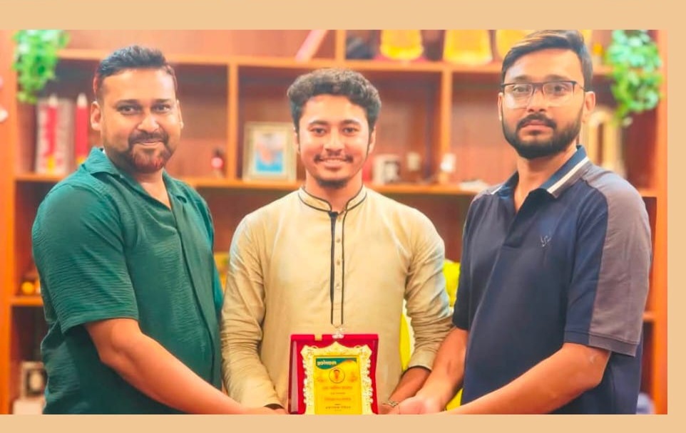 সাংবাদিকতার বিশেষ অবদানের জন্য সম্মাননা স্মারক”
