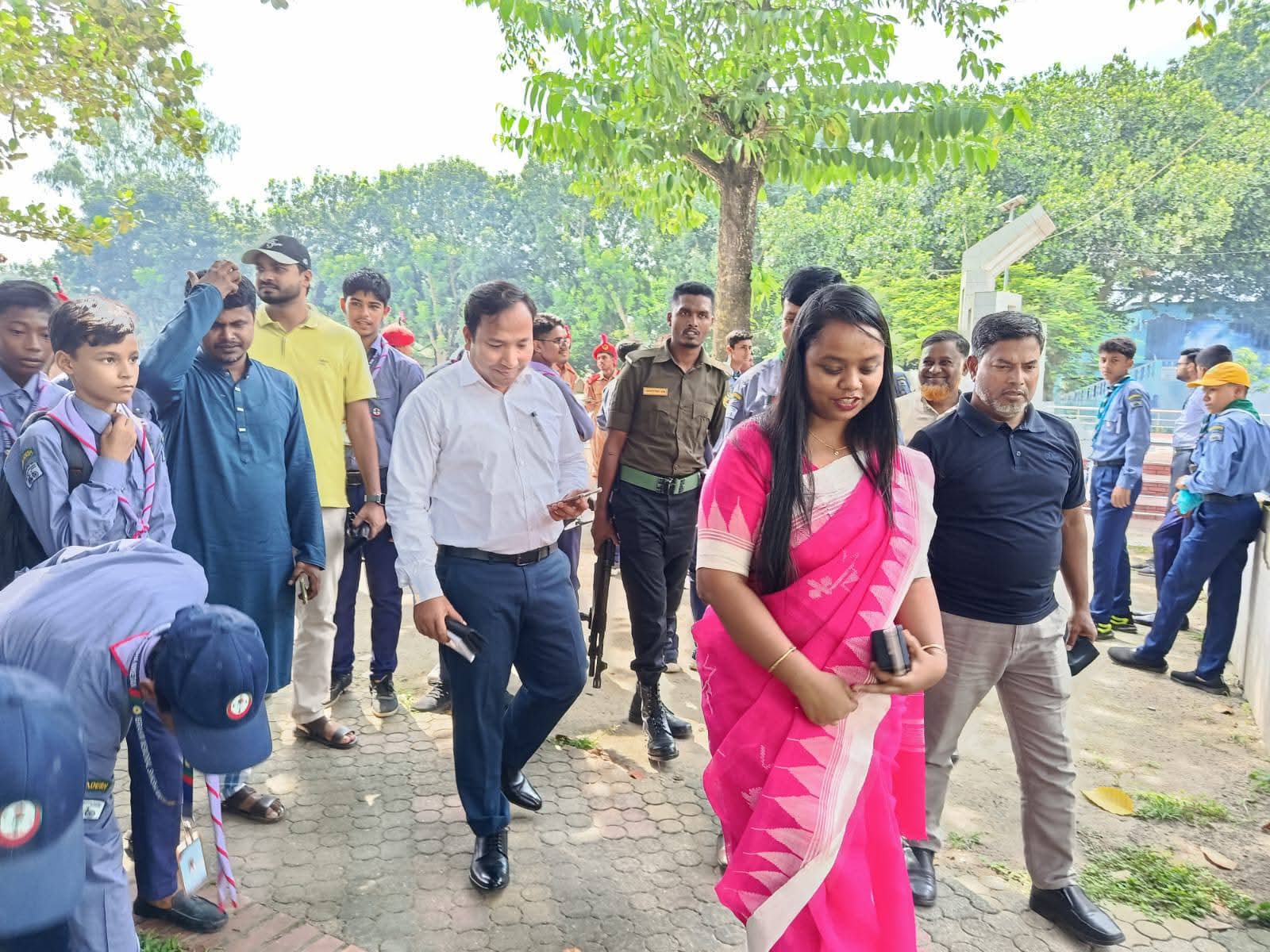 ডেঙ্গু প্রতিরোধ দিবসে শপথ, পরিচ্ছন্ন পরিবেশ গড়ি, ডেঙ্গুমুক্ত বীরগঞ্জ নিশ্চিত করি।