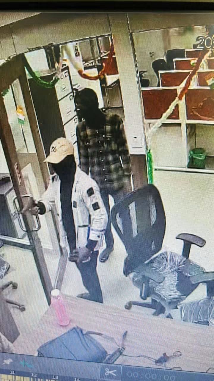 চুরি ডাকাতির ভয়ে ঘুম নেই সাধারণ মানুষের অথচ পুলিশ ঠিকয় ঘুমায়
