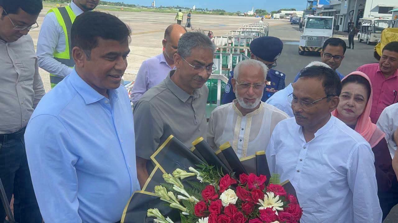 কক্সবাজারে পানি সম্পদমন্ত্রী ও প্রতিমন্ত্রী উখিয়া-টেকনাফের নাফ নদীর বাঁধ পরিদর্শন,