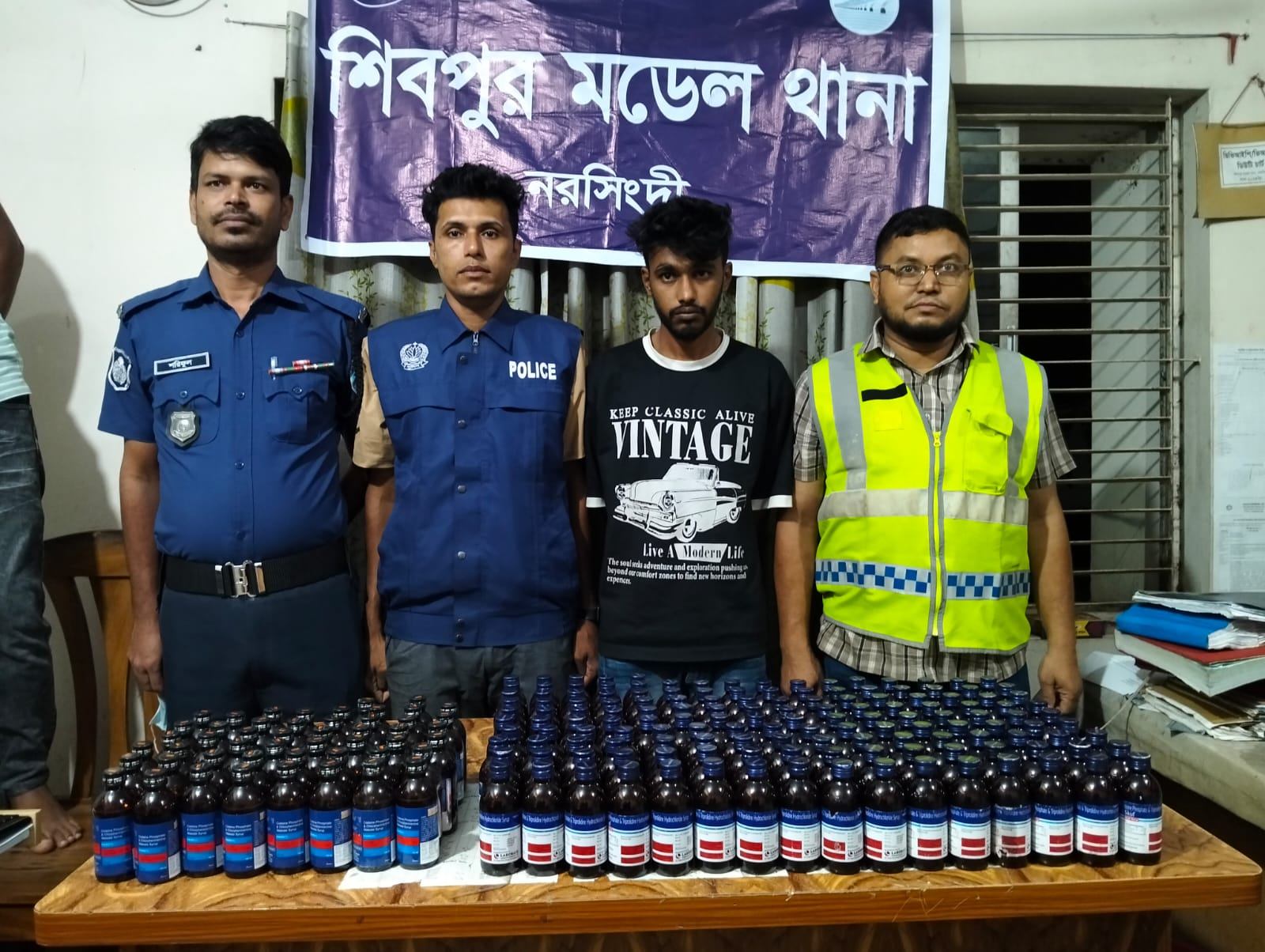 নরসিংদীর শিবপুরে মাদক সম্রাট ইমন বিপুল পরিমান মাদক দ্রব্য সহ গ্ৰেফতার ১ আন্তজেলা ডাকাত দলের সদস্য গ্ৰেফতার ১