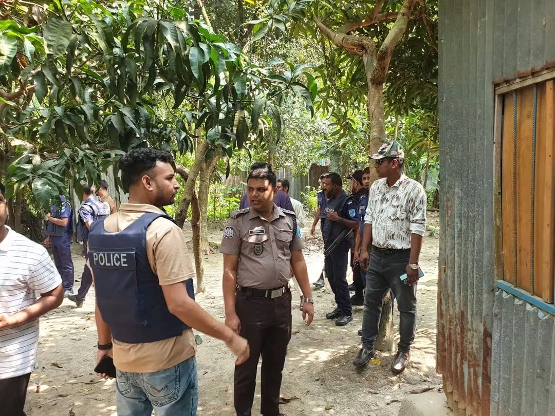 নরসিংদীর রায়পুরার চরাঞ্চলে দিনব্যাপী পুলিশের যৌথ অভিযান