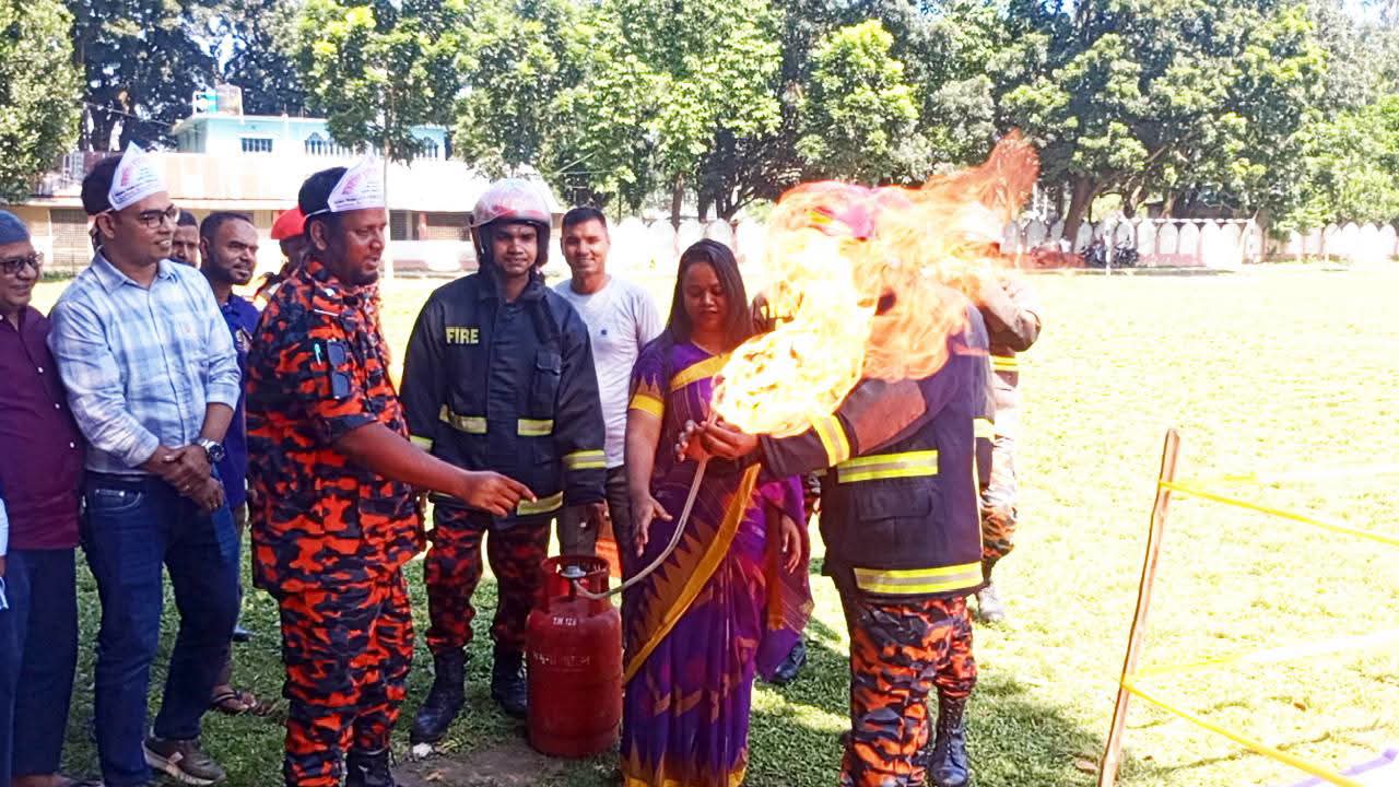 দিনাজপুর বীরগঞ্জে আন্তর্জাতিক দুর্যোগ প্রশমন দিবস উদযাপন