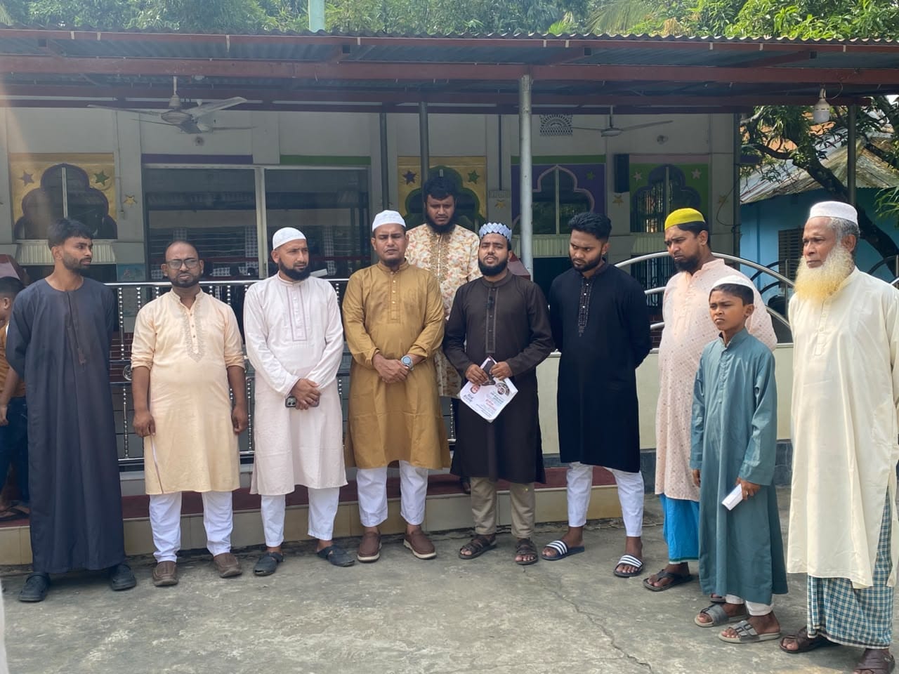 চরকাঁকড়া ইউপি নির্বাচন: কমর উদ্দিন ব্যাপারী জামে মসজিদে চেয়ারম্যান প্রার্থী এডভোকেট ইউনুস সুমনের গণসংযোগ ও দোয়া প্রার্থনা