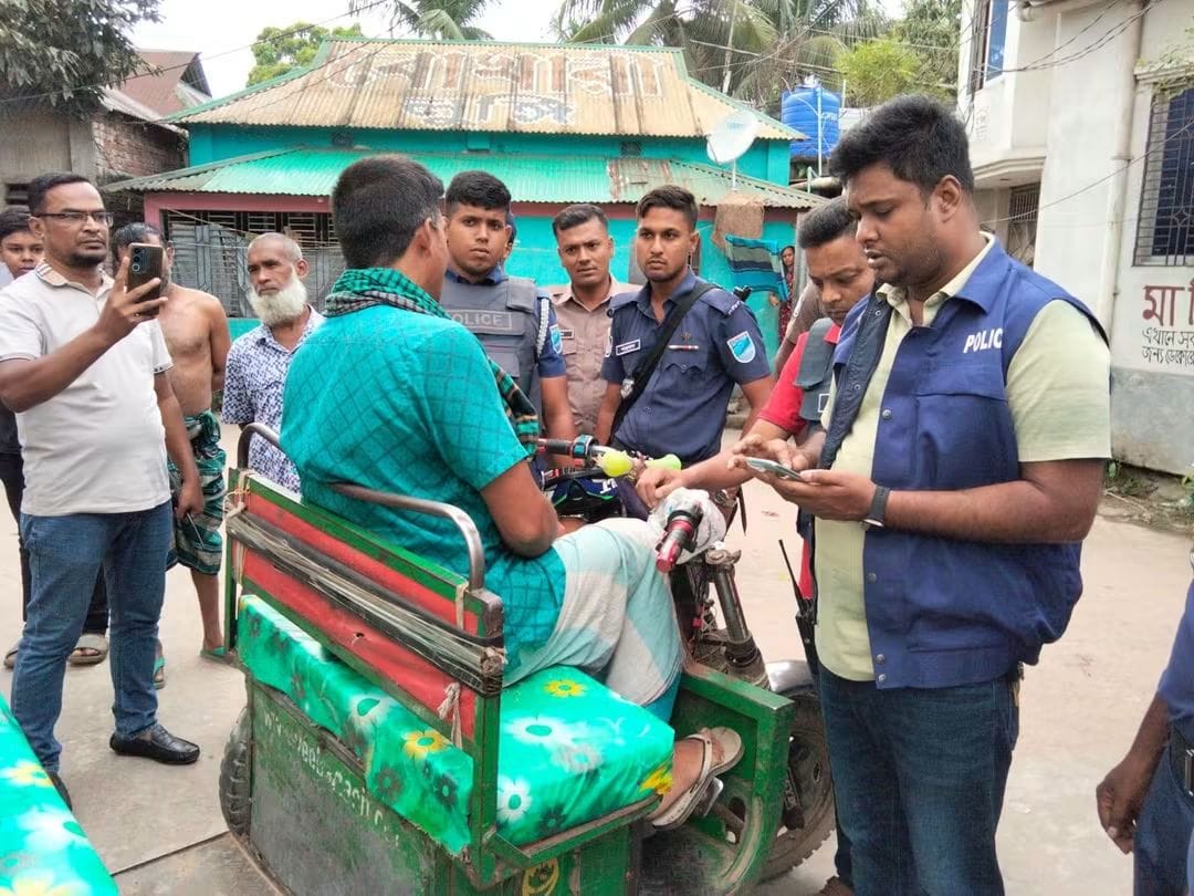 নরসিংদী জেলা পুলিশের বিশেষ অভিযান: সদর থানা এলাকায় ২২ জন গ্রেপ্তার, দেশীয় অস্ত্র ও মাদক উদ্ধার